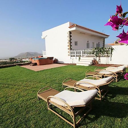 Villa Albe, Jacuzzi Con Vistas Al Mar Арона Экстерьер фото
