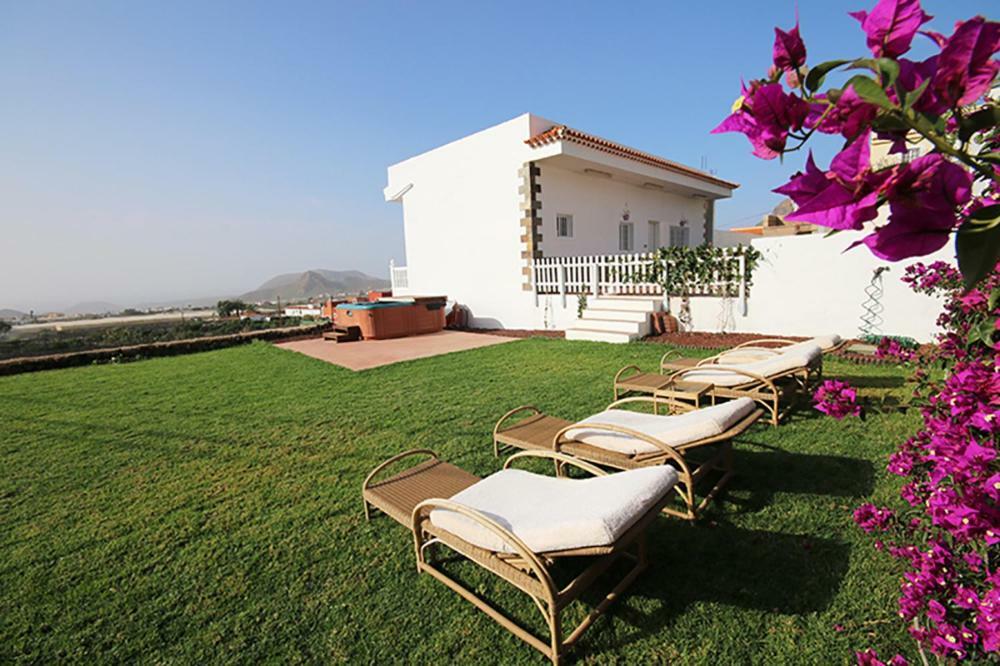 Villa Albe, Jacuzzi Con Vistas Al Mar Арона Экстерьер фото
