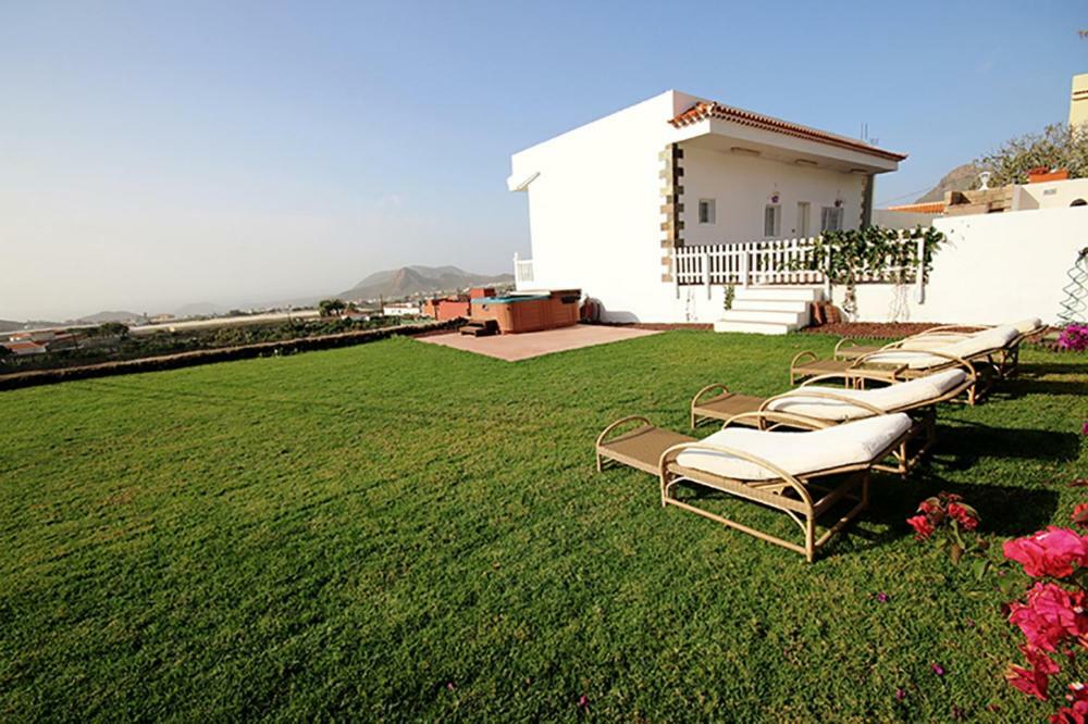 Villa Albe, Jacuzzi Con Vistas Al Mar Арона Экстерьер фото