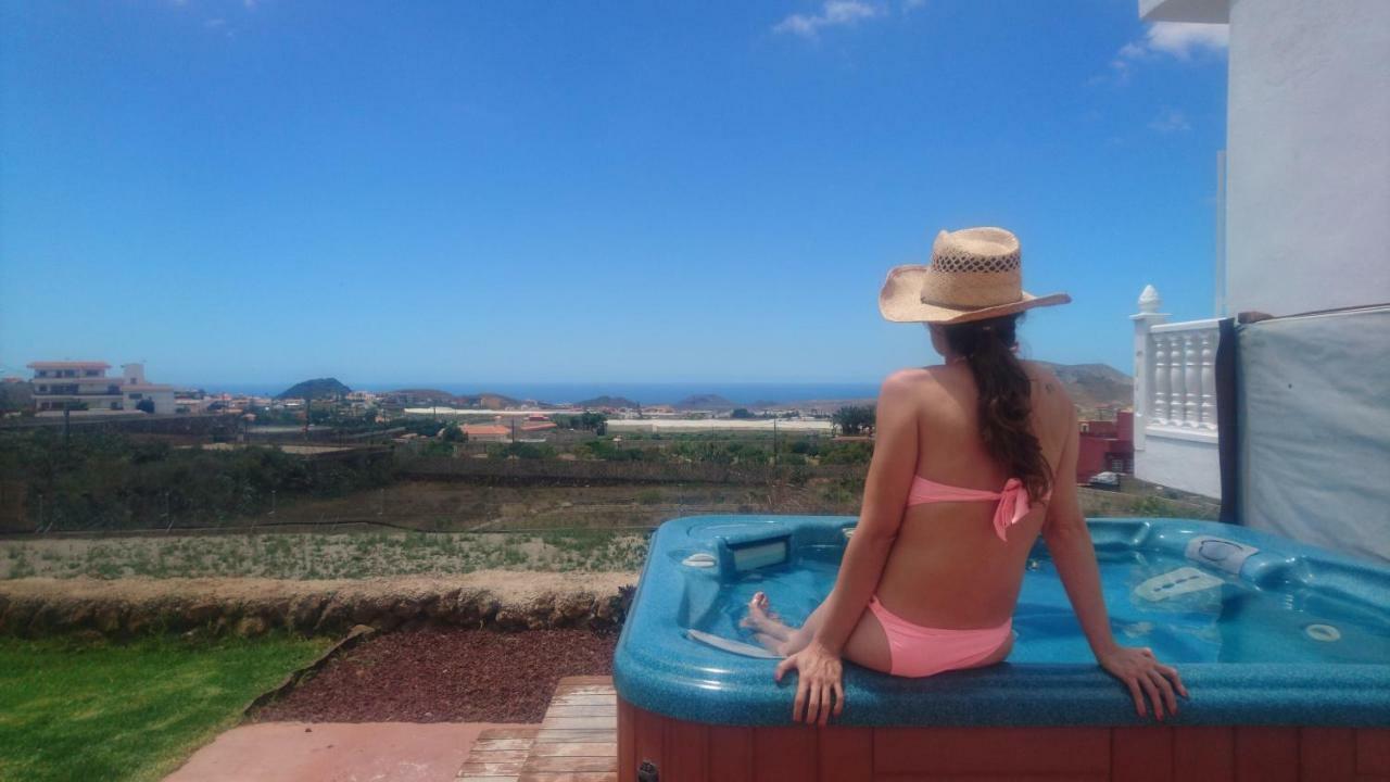 Villa Albe, Jacuzzi Con Vistas Al Mar Арона Экстерьер фото