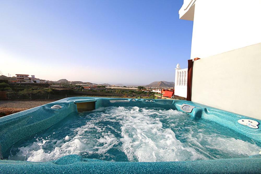 Villa Albe, Jacuzzi Con Vistas Al Mar Арона Экстерьер фото